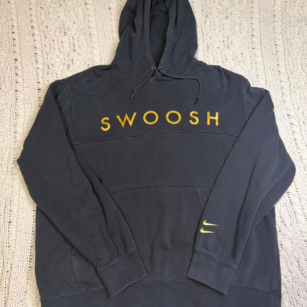 Nike Men’s Sportswear Swoosh Hoodie Metallic Gold Pullover Size Large
